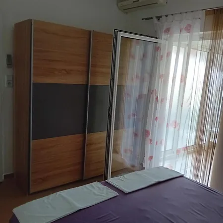 Apatmani Peternel Apartamento *