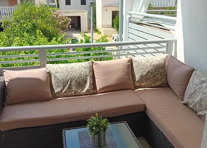 Apatmani Peternel Apartamento Vir