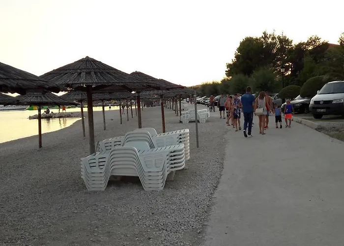 Apatmani Peternel Apartamento