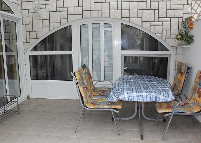 Apatmani Peternel Apartamento