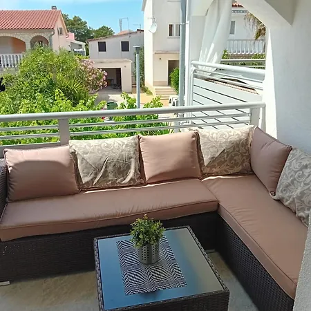 Apatmani Peternel Apartment Vir