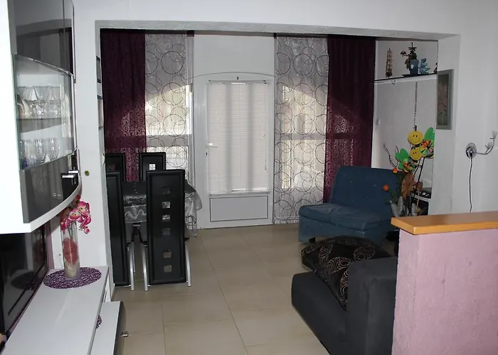 Apatmani Peternel * 비르